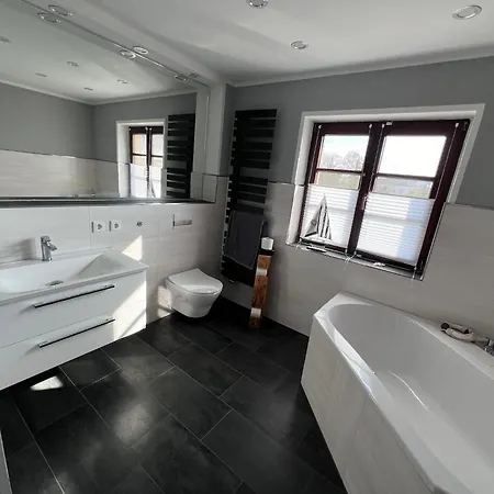 Δωμάτια σε οικογενειακή κατοικία Gaestehaus Amann, Naehe Porsche, Flughafen, Messe , Haus Auensee & Bmw Λειψία